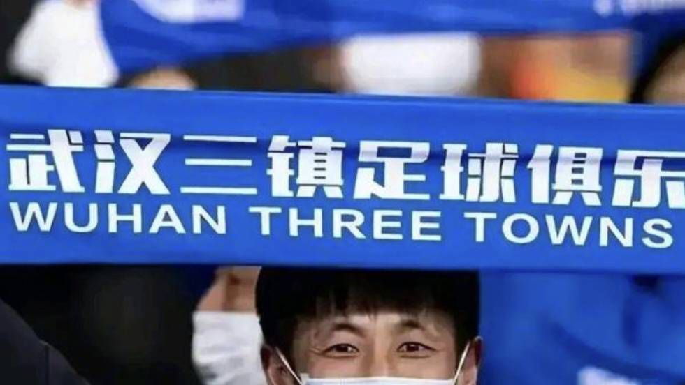 自他破了龙困浅滩的困局之后，叶辰的命格一飞冲天，从那一刻起，他便再也看不透叶辰的命数了。
